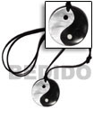 Philippines Surfers Necklace Shell Fashion Surfers Necklace Jewelry 40mm Round Yin Yang Blacktab & Hammershell Pendant W/ Resin Backing On Adjustable Leather Thong Natural Shell Component SFAS1283NK